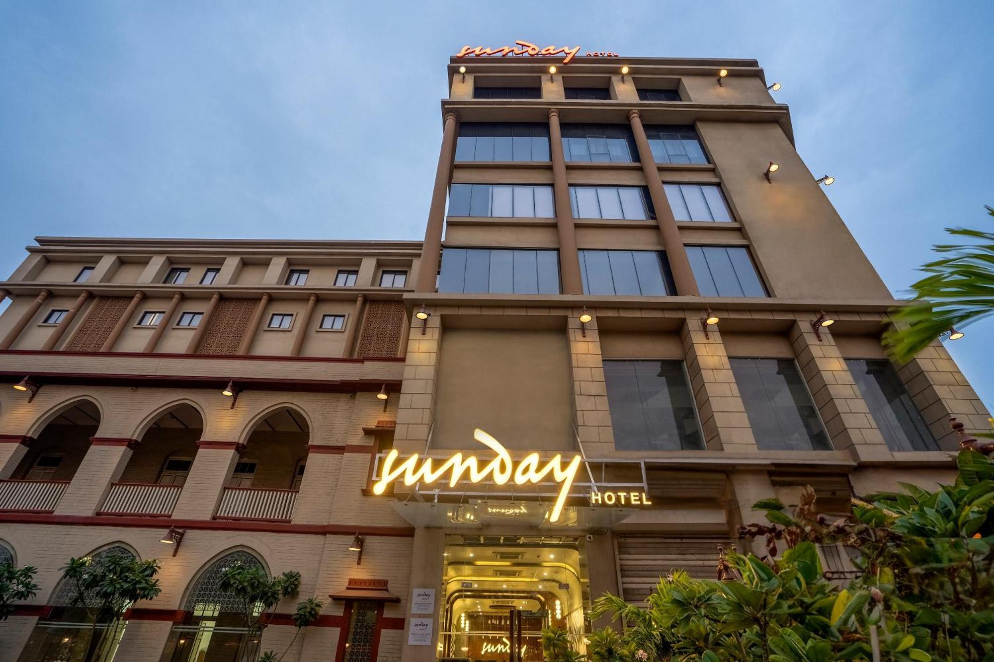 Sunday Hotel Vadodara Exterior photo